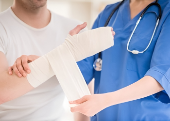 Gãy đầu dưới xương quay là gì? Nguyên nhân, dấu hiệu và cách điều trị