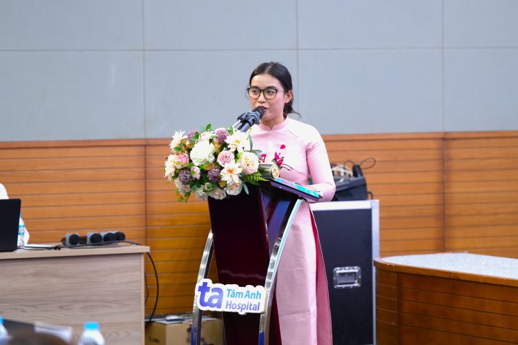 Đại diện cho Arthrys, Ths. BSNT, Bác sĩ Đồng Thị Thủy Quỳnh có bài báo cáo khoa học: “Điều trị bệnh lý gân chóp xoay khớp vai bằng tiêm collagen thủy phân dưới hướng dẫn siêu âm”