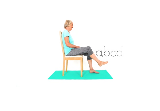 Bài tập bảng chữ cái giúp kéo giãn các cơ xung quanh mắt cá chân