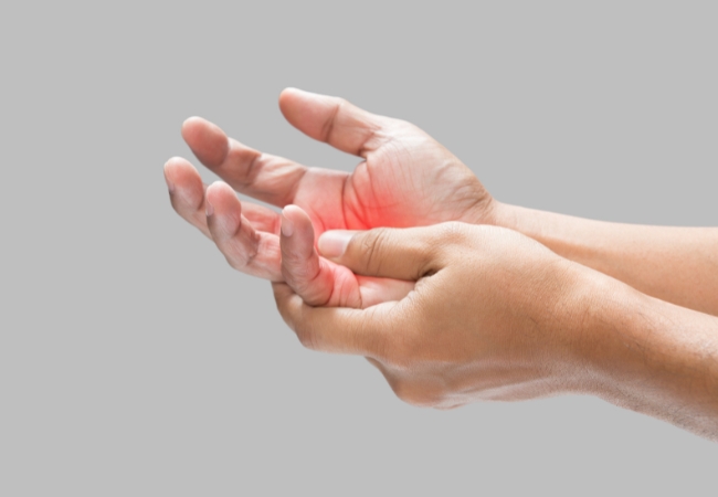 Dấu hiệu tê bì tay cho thấy bệnh đã bắt đầu trở nặng