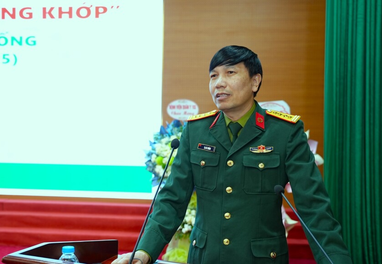 Đại tá, PGS.TS. Tạ Bá Thắng - Phó Giám đốc Bệnh viện phát biểu tại Hội nghị